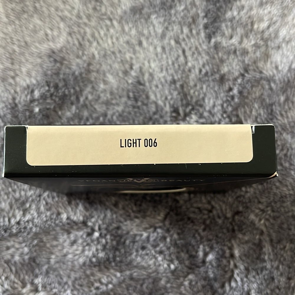 KVD Light 006 Good Apple Lightweight Full-Coverage Cream Foundation Balm - Picture 4 of 6